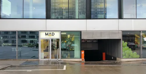Ladenfront von MAD THE BARBER SHOP an der Hohlstrasse